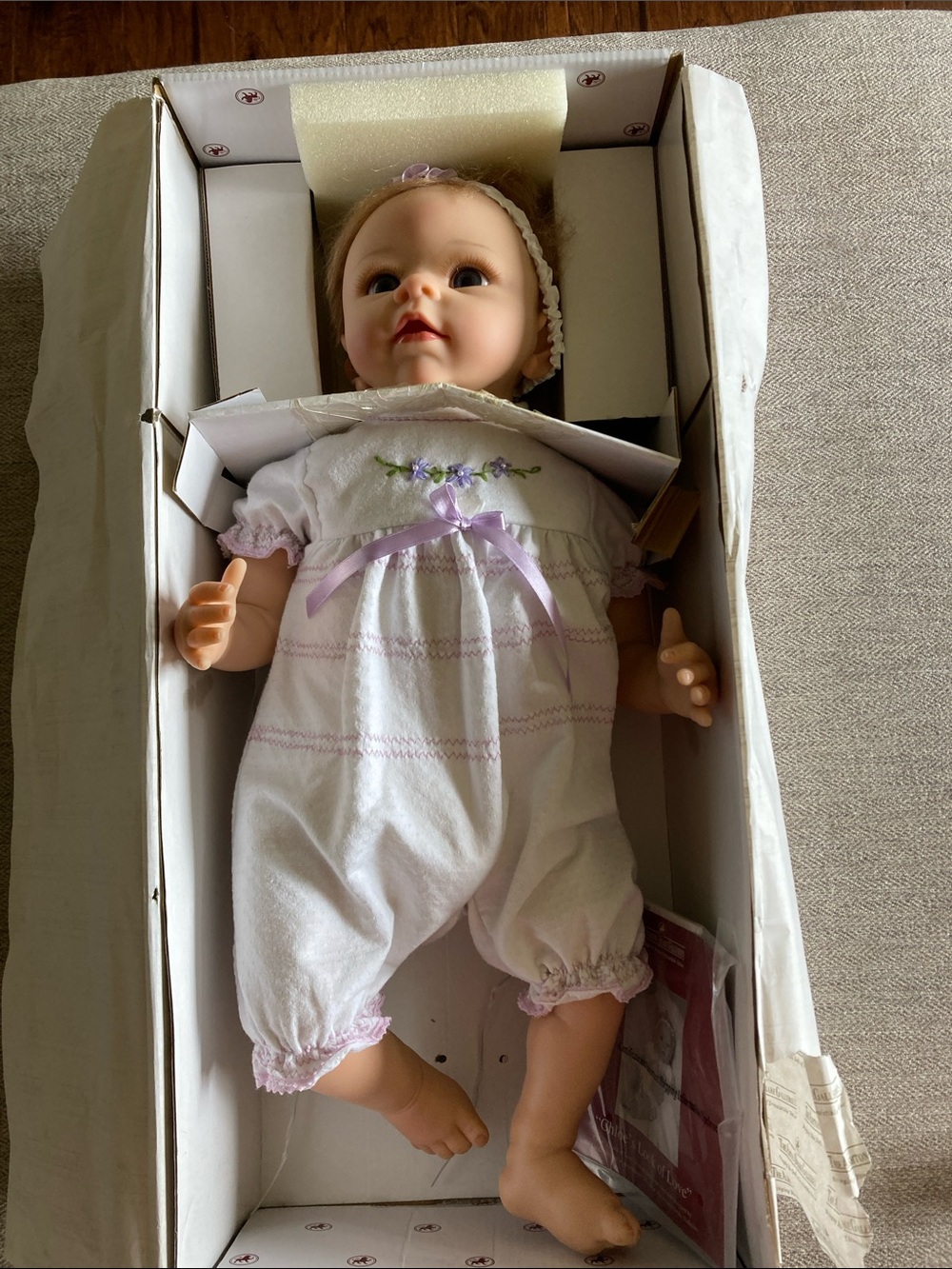Ashton-Drake Doll Chloe Look of Love Baby Doll nwot - Picture 2 of 7